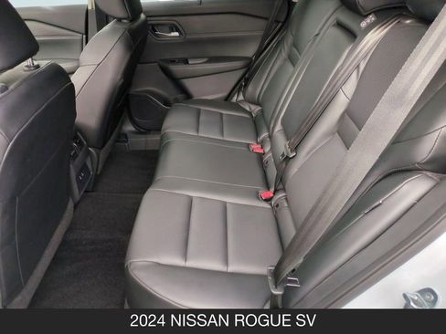 Used 2024 Nissan Rogue SV w/ SV Premium Package FWD image 17