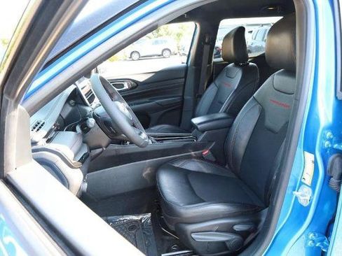 Used 2025 Jeep Compass Trailhawk w/ Trailer Tow Group AWD/4WD image 8