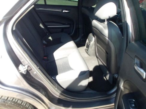 Used 2019 Chrysler 300 Touring w/ Sport Appearance Package RWD image 8