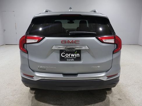 Used 2024 GMC Terrain SLT AWD/4WD image 3