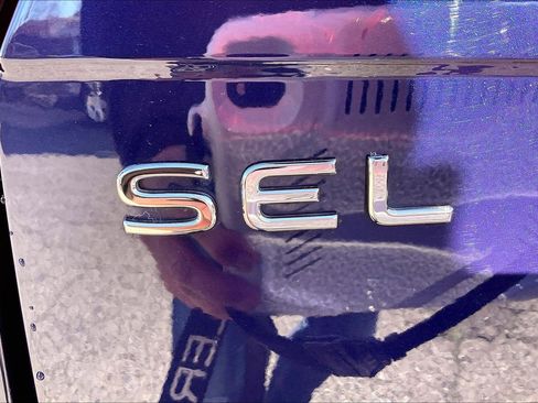 Certified 2022 Volkswagen Tiguan SEL R-Line image 31