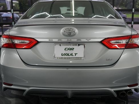 Used 2020 Toyota Camry SE FWD image 9