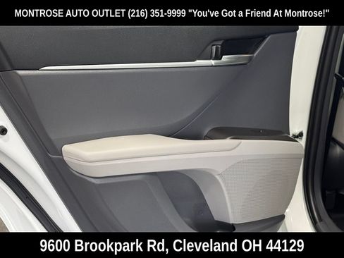 Used 2022 Toyota Camry SE w/ Convenience Package FWD image 33