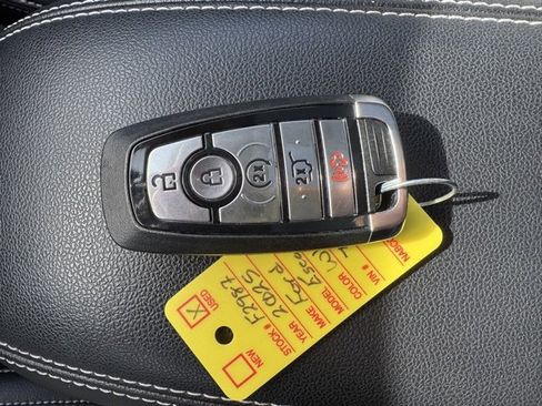 Used 2025 Ford Escape Platinum w/ Premium Technology Package image 41