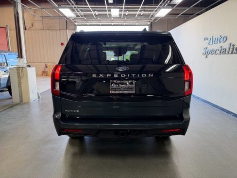 Used 2025 Ford Expedition Active AWD/4WD image 4