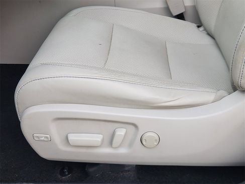 Used 2016 Toyota Highlander Limited Platinum image 23