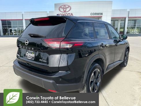 Used 2024 Nissan Rogue SV AWD/4WD image 5
