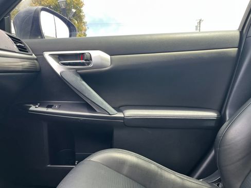 Used 2013 Lexus CT 200h w/ F Sport Pkg w/Nuluxe Trim FWD image 21