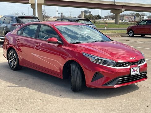 Used 2024 Kia Forte LXS image 4