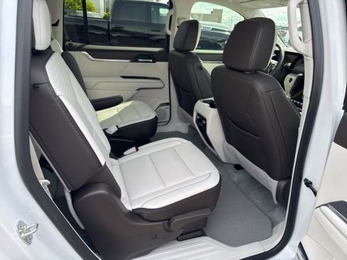 Used 2025 GMC Acadia Denali FWD image 25
