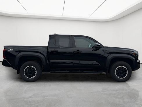 Used 2024 Toyota Tacoma TRD Off-Road AWD/4WD image 9