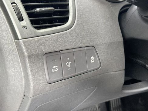 Used 2013 Hyundai Elantra GLS image 13