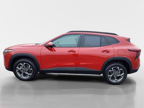 New 2026 Chevrolet Trax LT w/ LT Convenience Package image 2