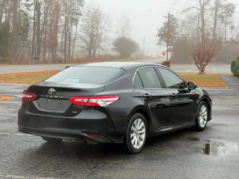 Used 2018 Toyota Camry LE FWD image 3