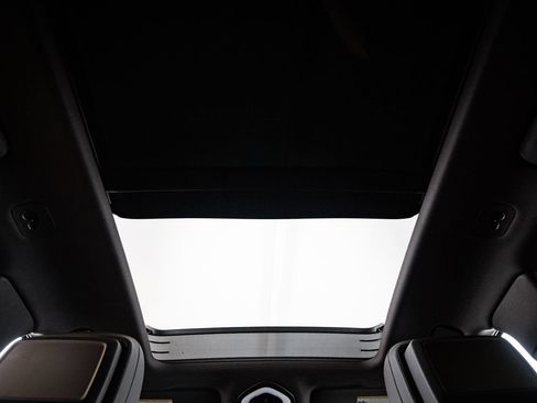 Certified 2024 Porsche Macan AWD/4WD image 30