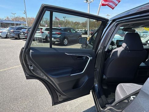 Used 2020 Toyota RAV4 LE w/ All Weather Liner Package AWD/4WD image 29