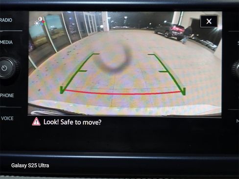 Used 2023 Volkswagen Taos SE w/ Black Wheel Package image 15