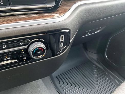 Used 2024 Chevrolet Silverado 3500 LT image 18