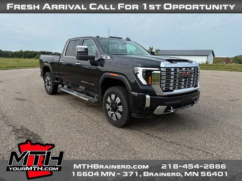 Used 2024 GMC Sierra 2500 Denali w/ Technology Package AWD/4WD image 2