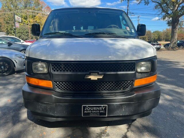 Used 2017 Chevrolet Express 2500 RWD image 4
