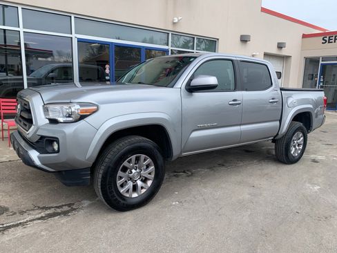 Used 2017 Toyota Tacoma SR5 w/ Tow Package image 1