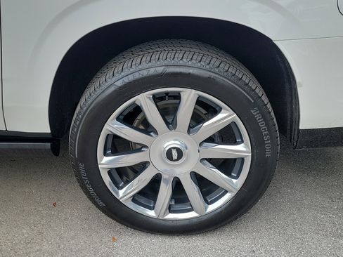 Used 2022 Cadillac Escalade ESV Premium Luxury Platinum w/ Heavy-Duty Trailer Package RWD image 9