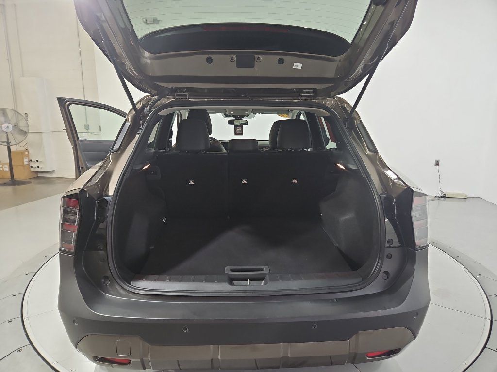 Certified 2025 Nissan Kicks SR FWD image 23