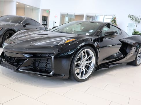 Used 2025 Chevrolet Corvette Z06 image 1