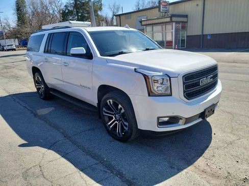 Used 2020 GMC Yukon XL SLT w/ Open Road Package AWD/4WD image 3