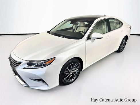 Used 2017 Lexus ES 350 w/ Luxury Package FWD image 3