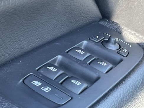 Used 2018 Volvo XC60 T5 Inscription w/ Convenience Package AWD/4WD image 16