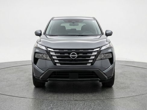 Used 2025 Nissan Rogue SV image 2