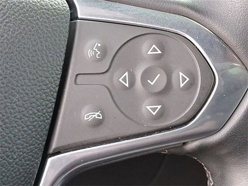 Used 2023 Chevrolet Traverse LT image 19