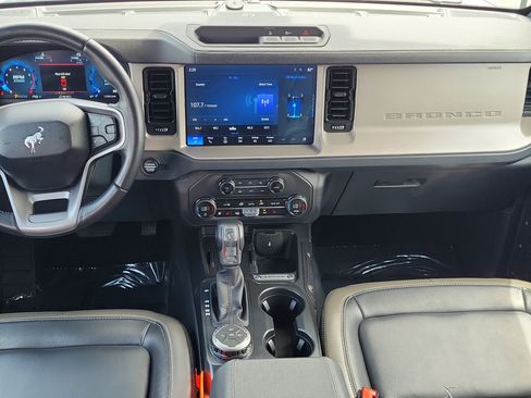 Used 2025 Ford Bronco Outer Banks AWD/4WD image 15