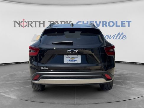 Used 2024 Chevrolet Trax LT w/ Driver Confidence Package FWD image 6