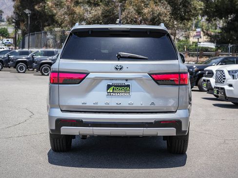 Used 2023 Toyota Sequoia Capstone AWD/4WD image 7