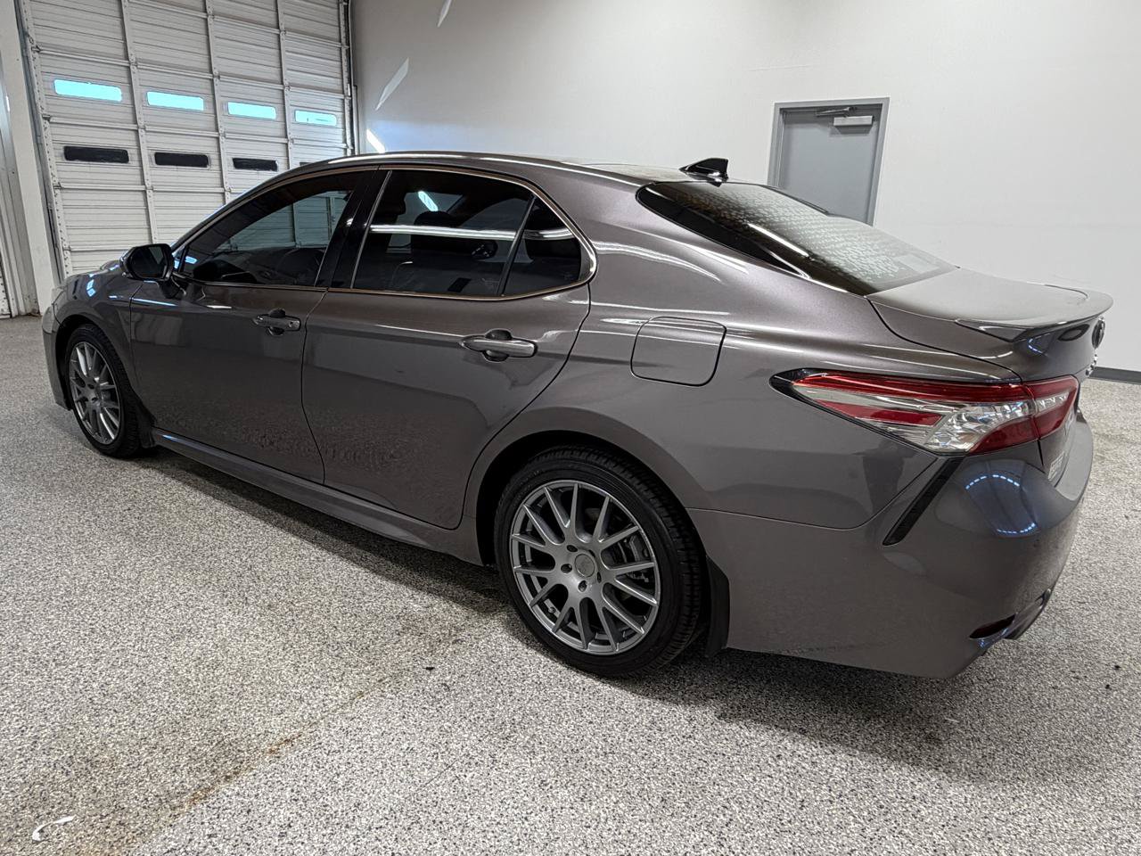 Used 2018 Toyota Camry XSE FWD image 7