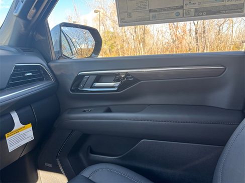 New 2026 Chevrolet Suburban Z71 image 31