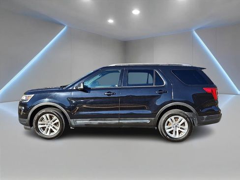 Used 2019 Ford Explorer XLT w/ Equipment Group 202A image 3