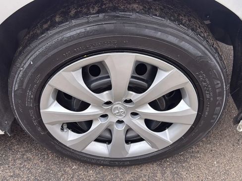 Used 2021 Toyota Corolla LE image 9