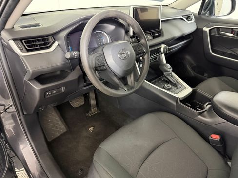 Used 2025 Toyota RAV4 XLE AWD/4WD image 3