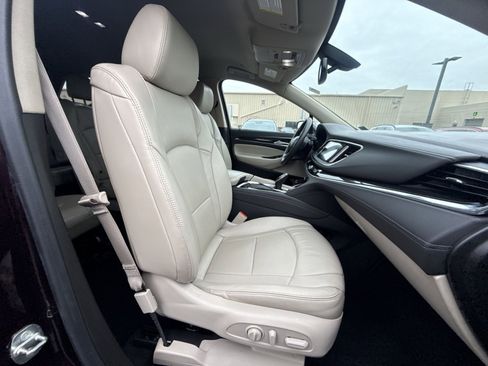 Used 2018 Buick Enclave Essence image 25