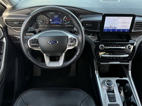 Used 2021 Ford Explorer Limited w/ Equipment Group 301A image 11