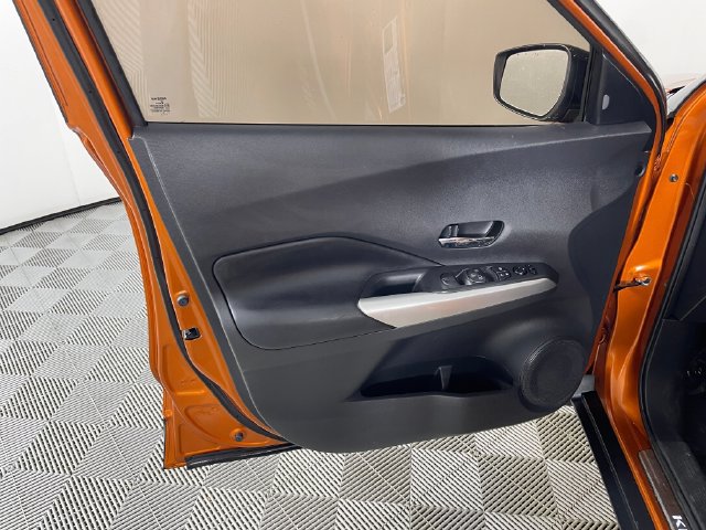 Used 2019 Nissan Kicks SR w/ SR Premium Package FWD image 16