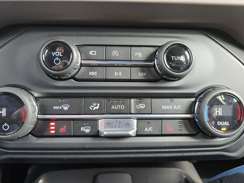 Used 2023 Ford Bronco Wildtrak image 29