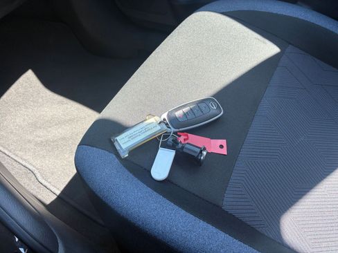 Used 2025 Nissan Versa SV image 18