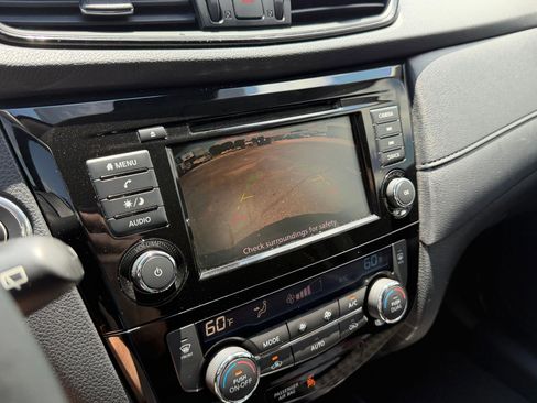 Used 2020 Nissan Rogue SV FWD image 28