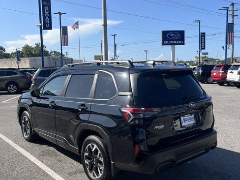 Used 2025 Subaru Forester Premium image 5