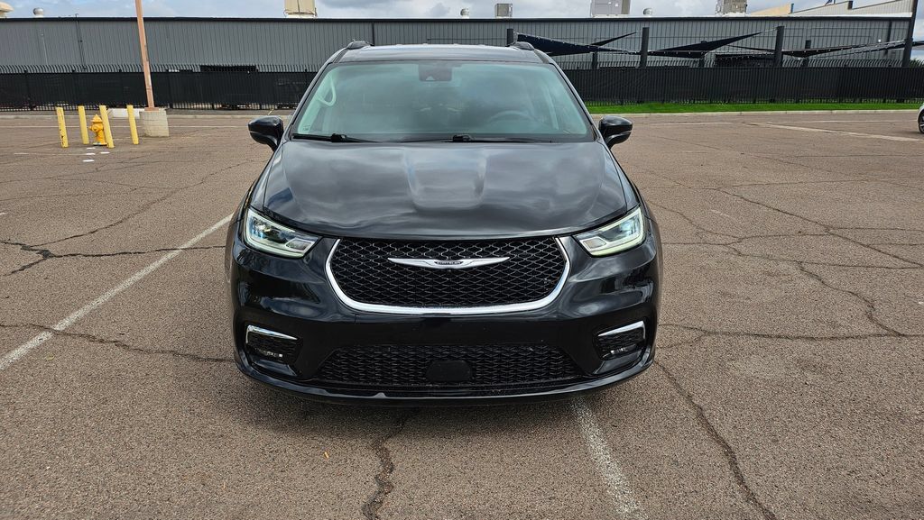Used 2022 Chrysler Pacifica Touring-L FWD image 3