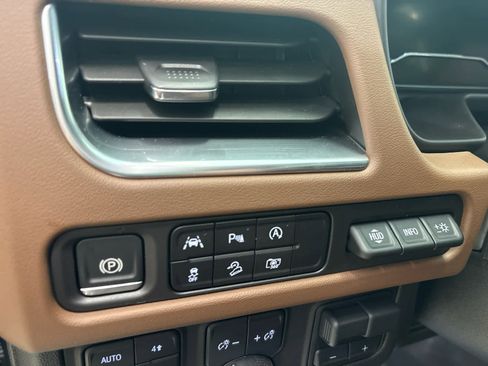 Used 2024 Chevrolet Suburban High Country AWD/4WD image 37